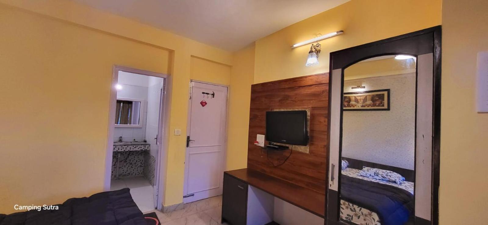 Hotel The Club Nine Mukteshwar Bagian luar foto